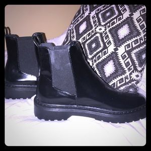 grunge black boots